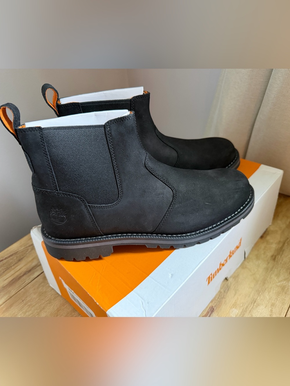 Timberland Men's Black Leather Chukka Boots with Orange Pull Tabs - Picture 7 of 9